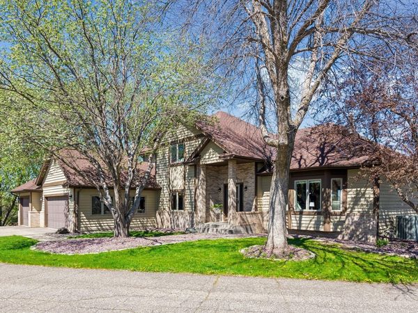 3861 Lone Cedar Lane, Chanhassen, MN 55318