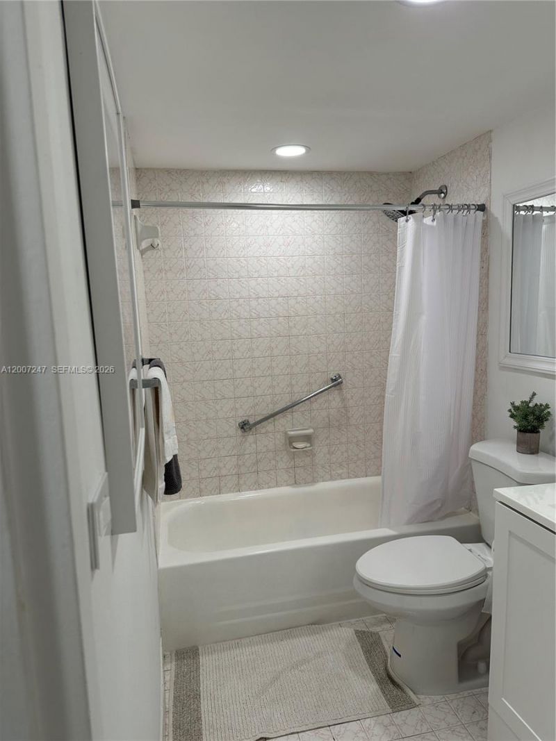 2100 Sans Souci Blvd , Unit B811, North Miami, FL 33181 Photo