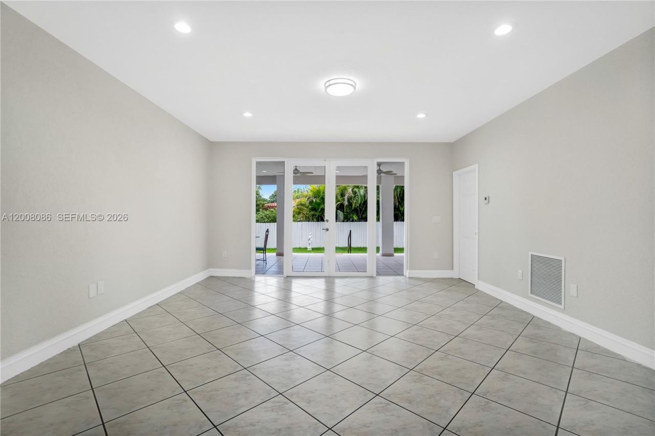 2850 NW 5th St, Miami, FL 33125 Photo