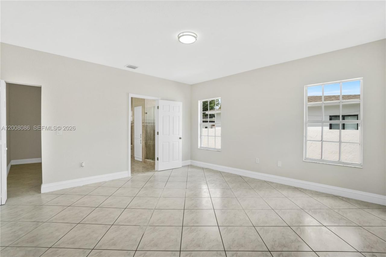 2850 NW 5th St, Miami, FL 33125 Photo
