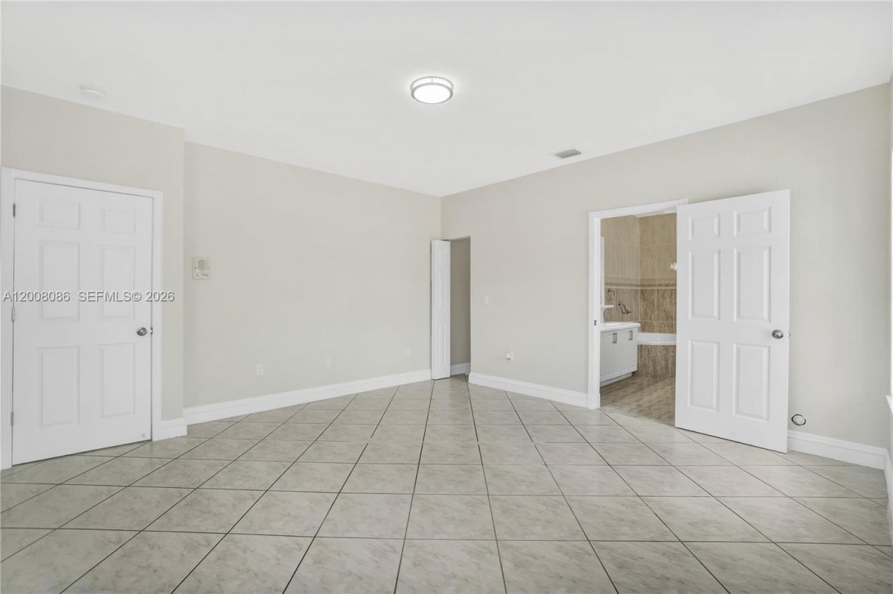 2850 NW 5th St, Miami, FL 33125 Photo