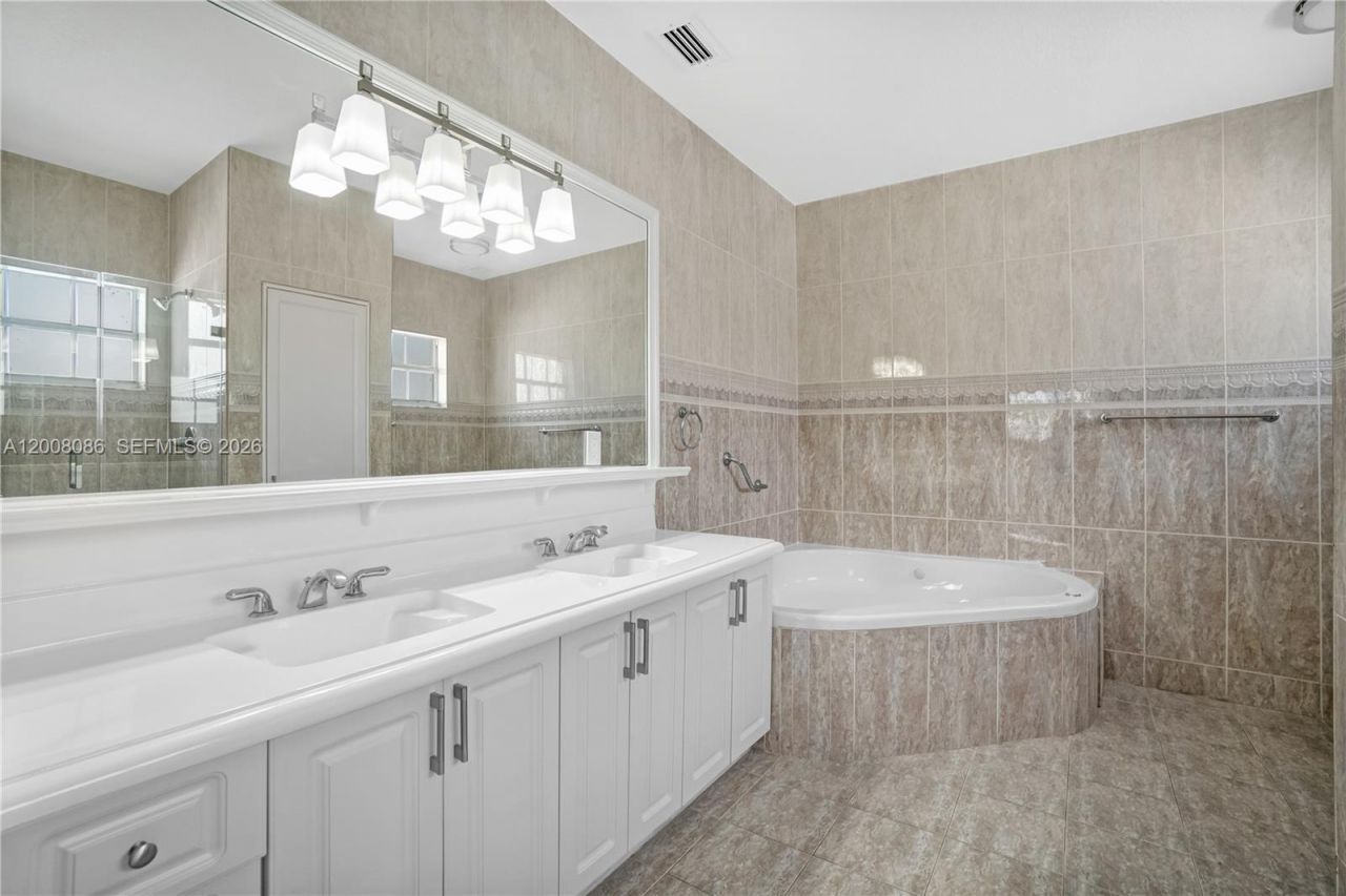 2850 NW 5th St , Miami, FL 33125 Photo