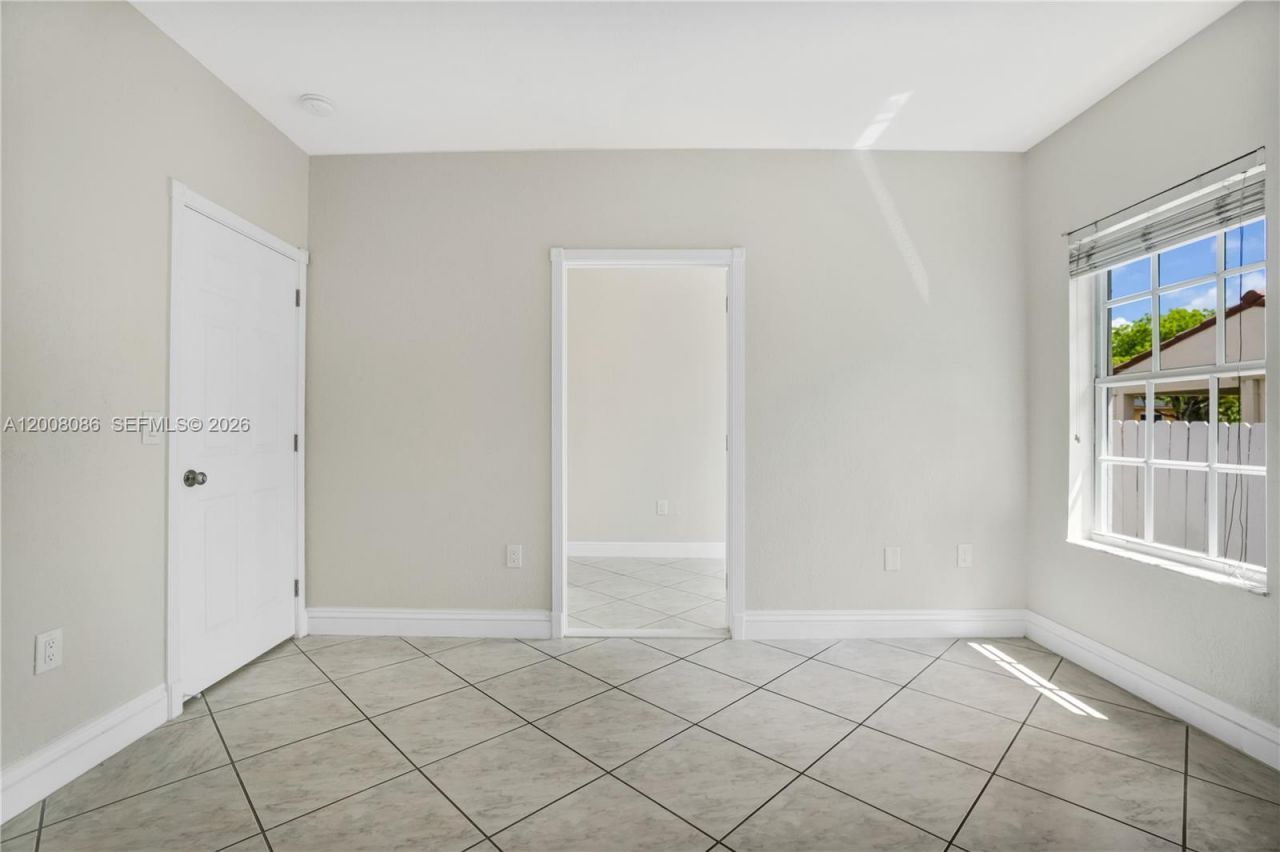 2850 NW 5th St , Miami, FL 33125 Photo