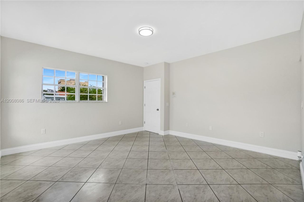 2850 NW 5th St, Miami, FL 33125 Photo
