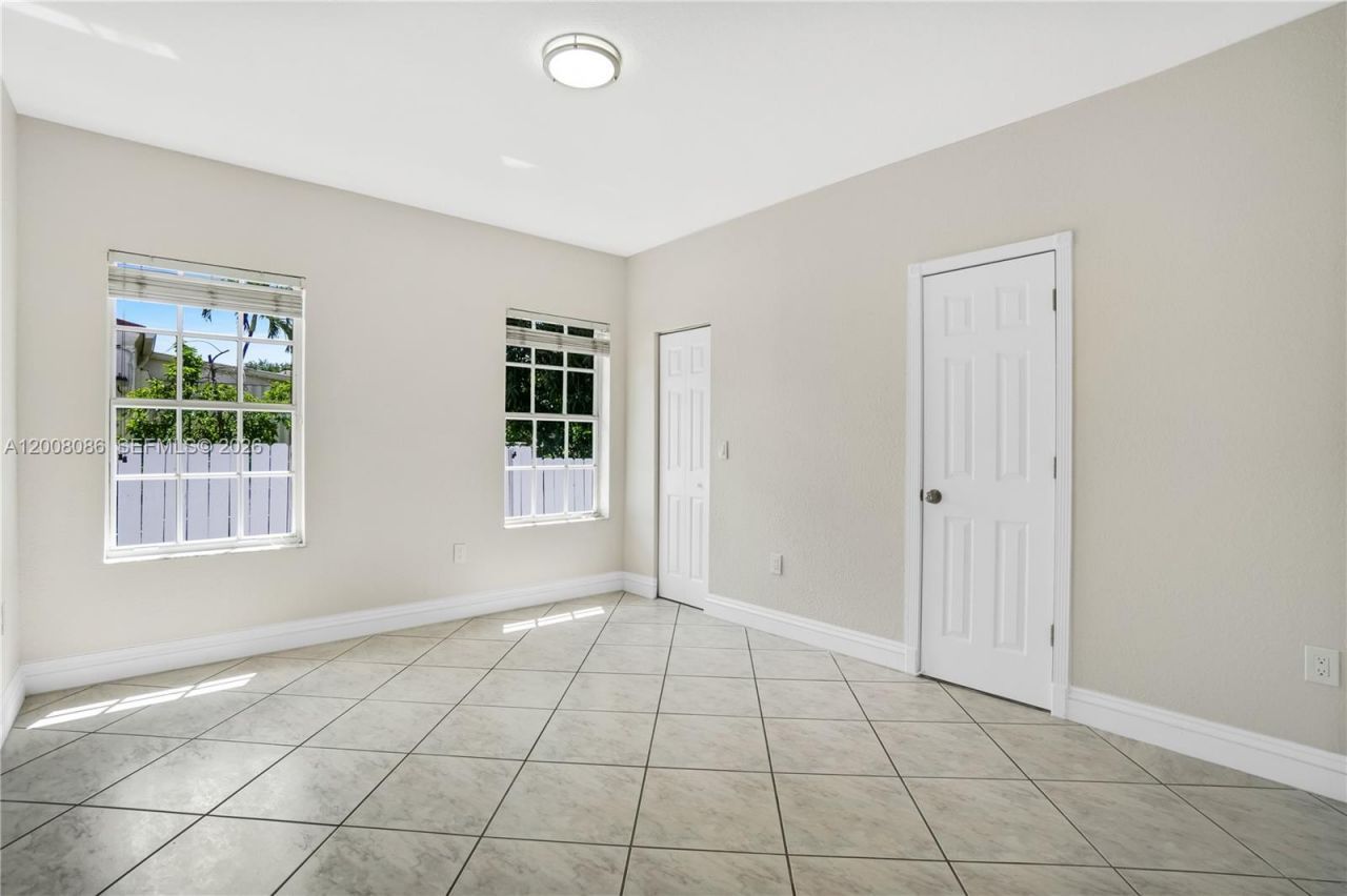 2850 NW 5th St, Miami, FL 33125 Photo