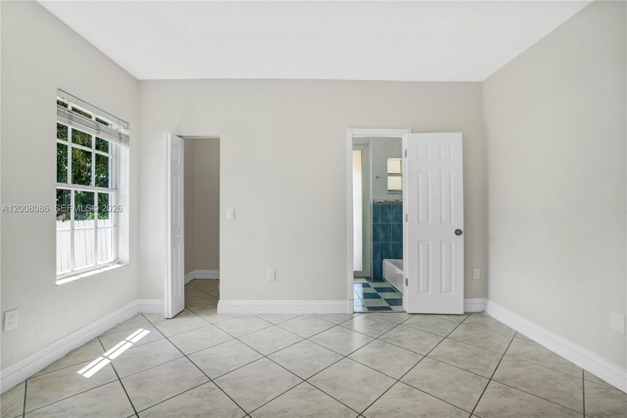 2850 NW 5th St , Miami, FL 33125 Photo