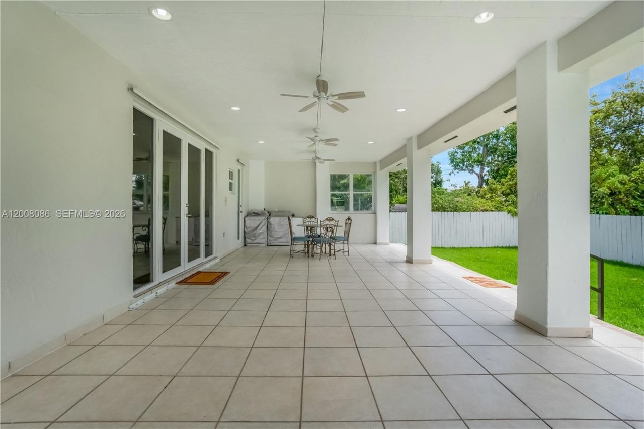 2850 NW 5th St , Miami, FL 33125 Photo