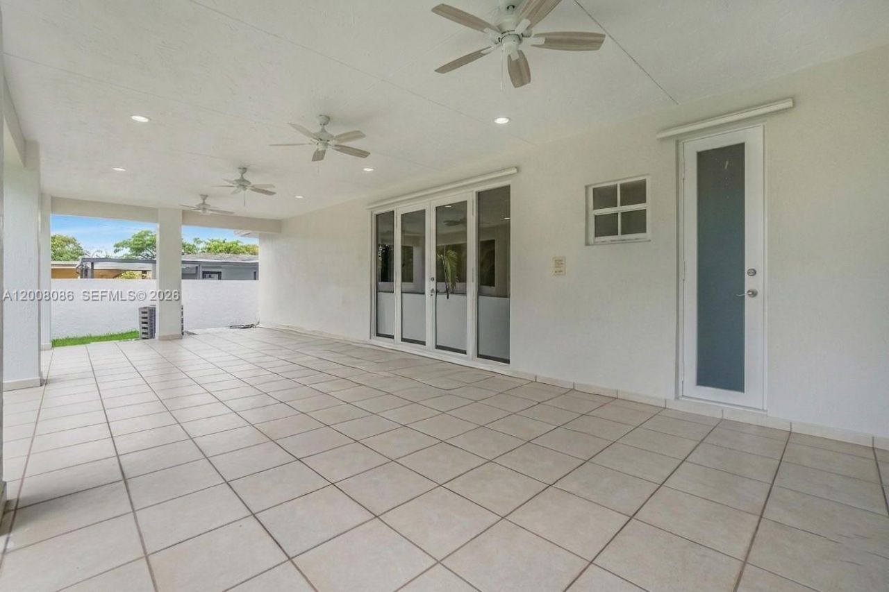 2850 NW 5th St, Miami, FL 33125 Photo