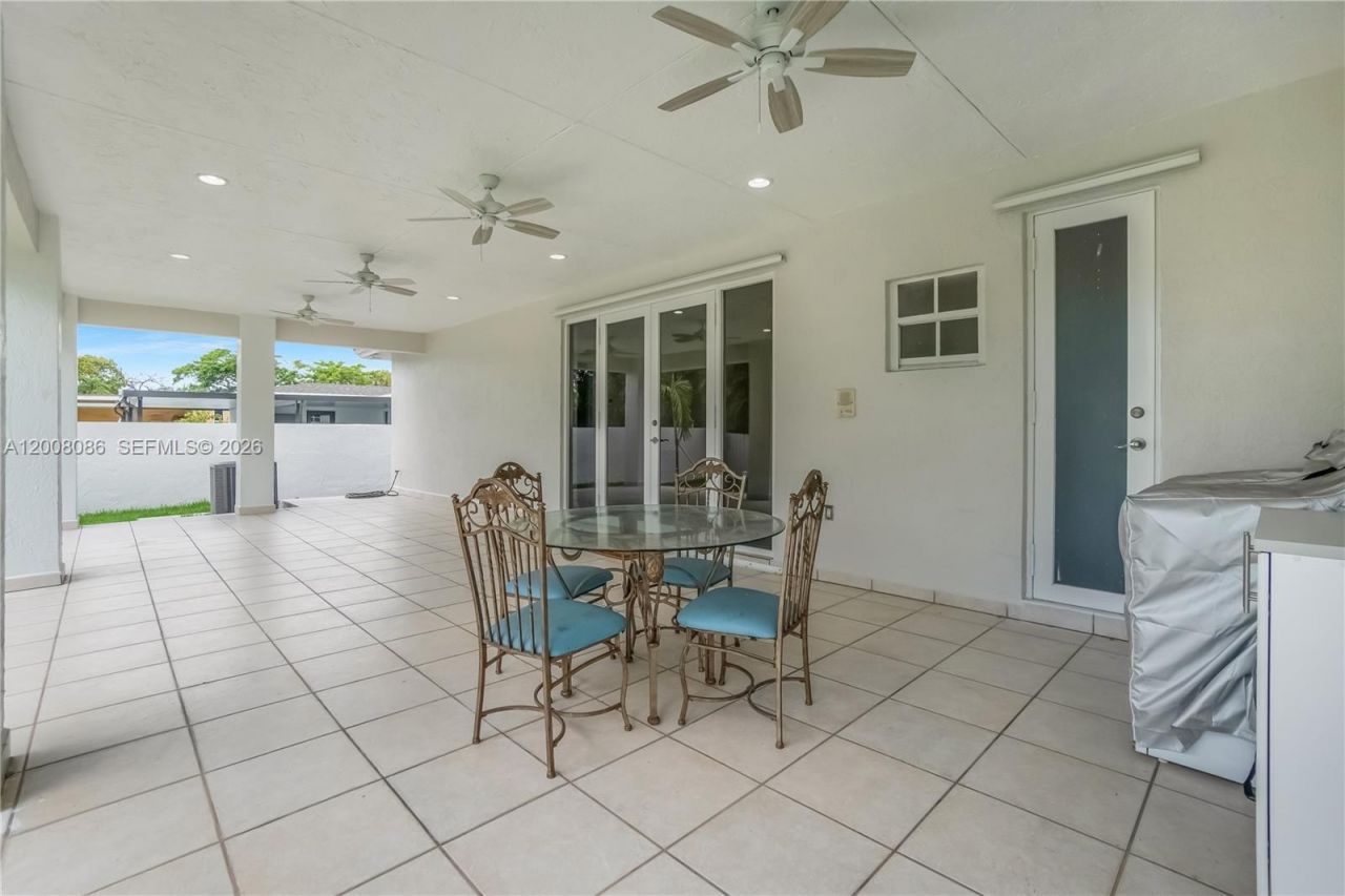 2850 NW 5th St , Miami, FL 33125 Photo