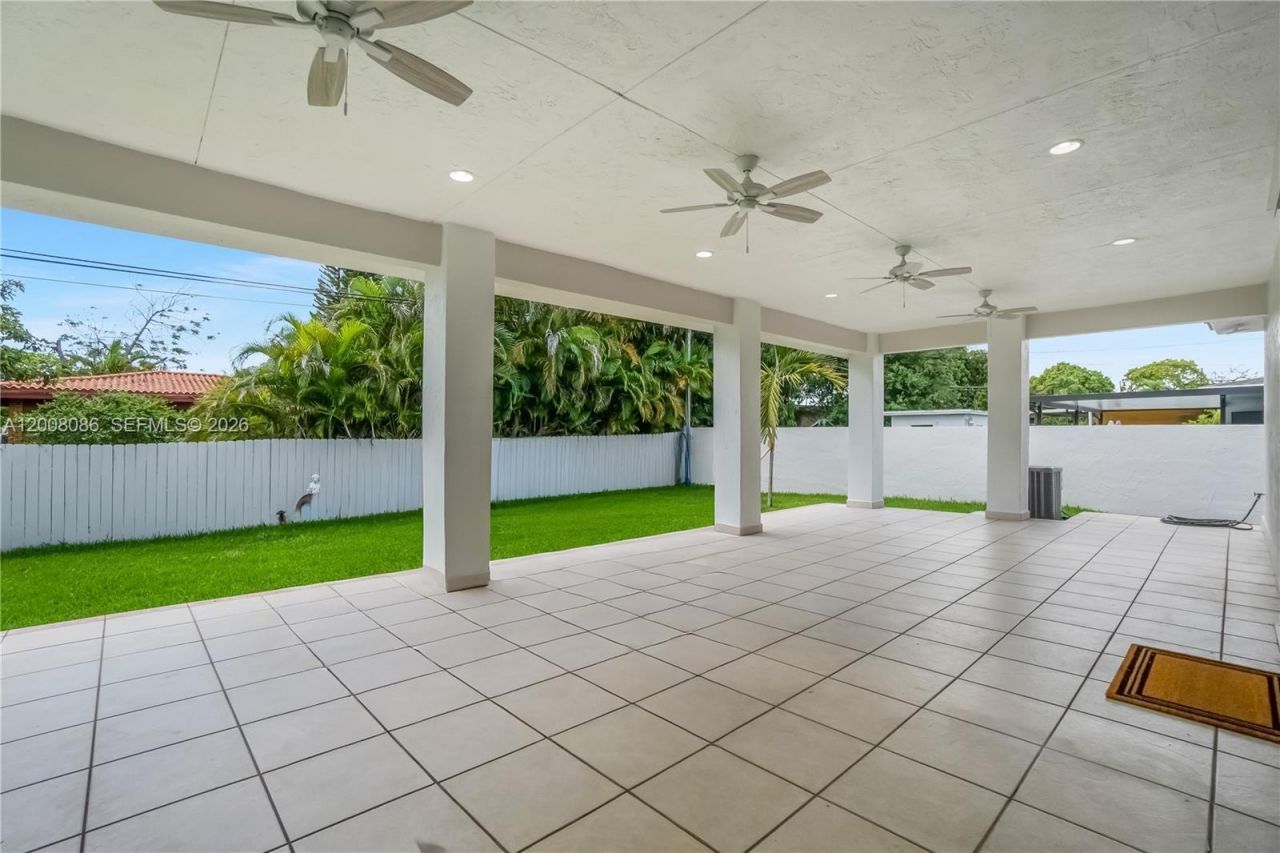 2850 NW 5th St, Miami, FL 33125 Photo