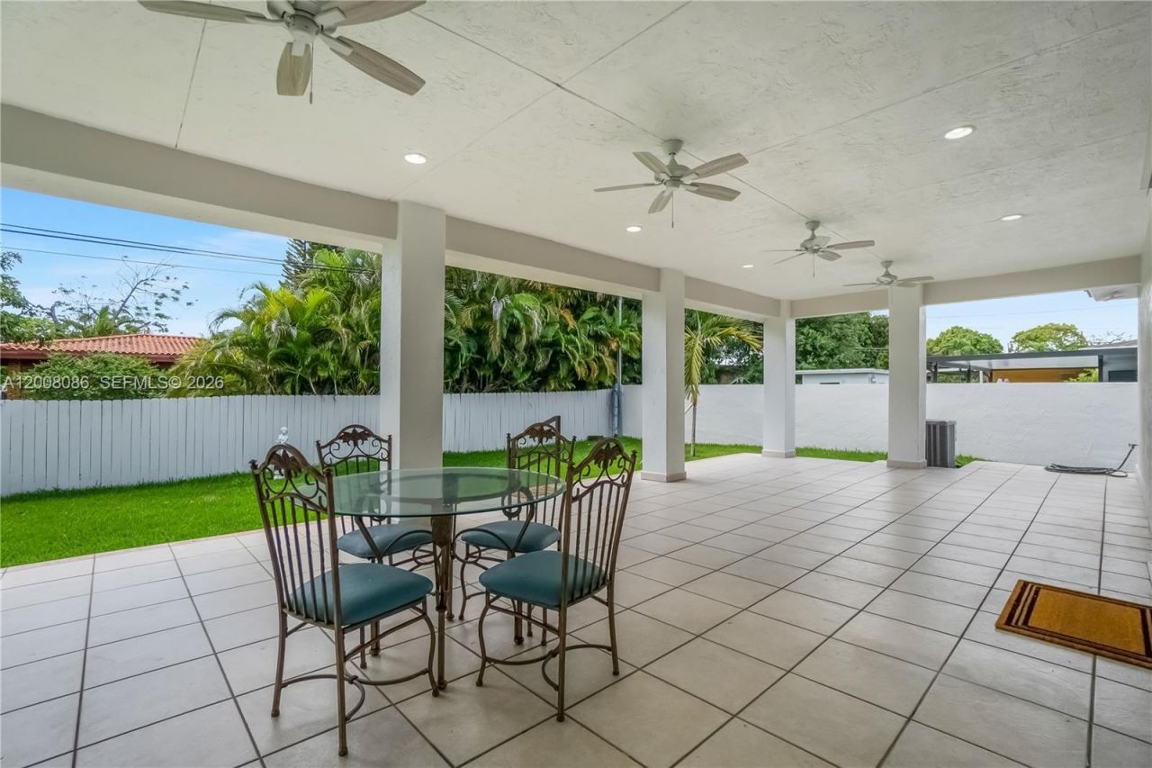 2850 NW 5th St , Miami, FL 33125 Photo