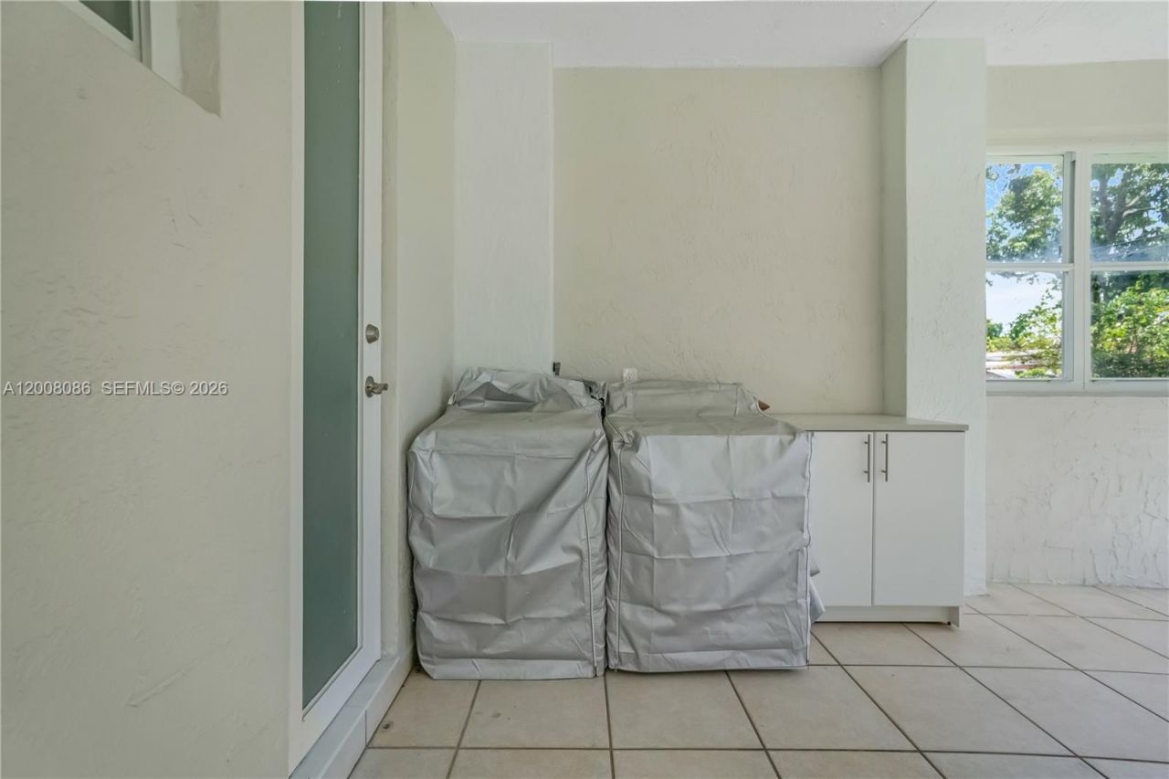 2850 NW 5th St , Miami, FL 33125 Photo