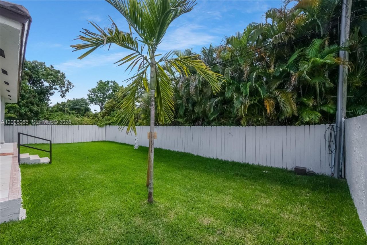 2850 NW 5th St, Miami, FL 33125 Photo