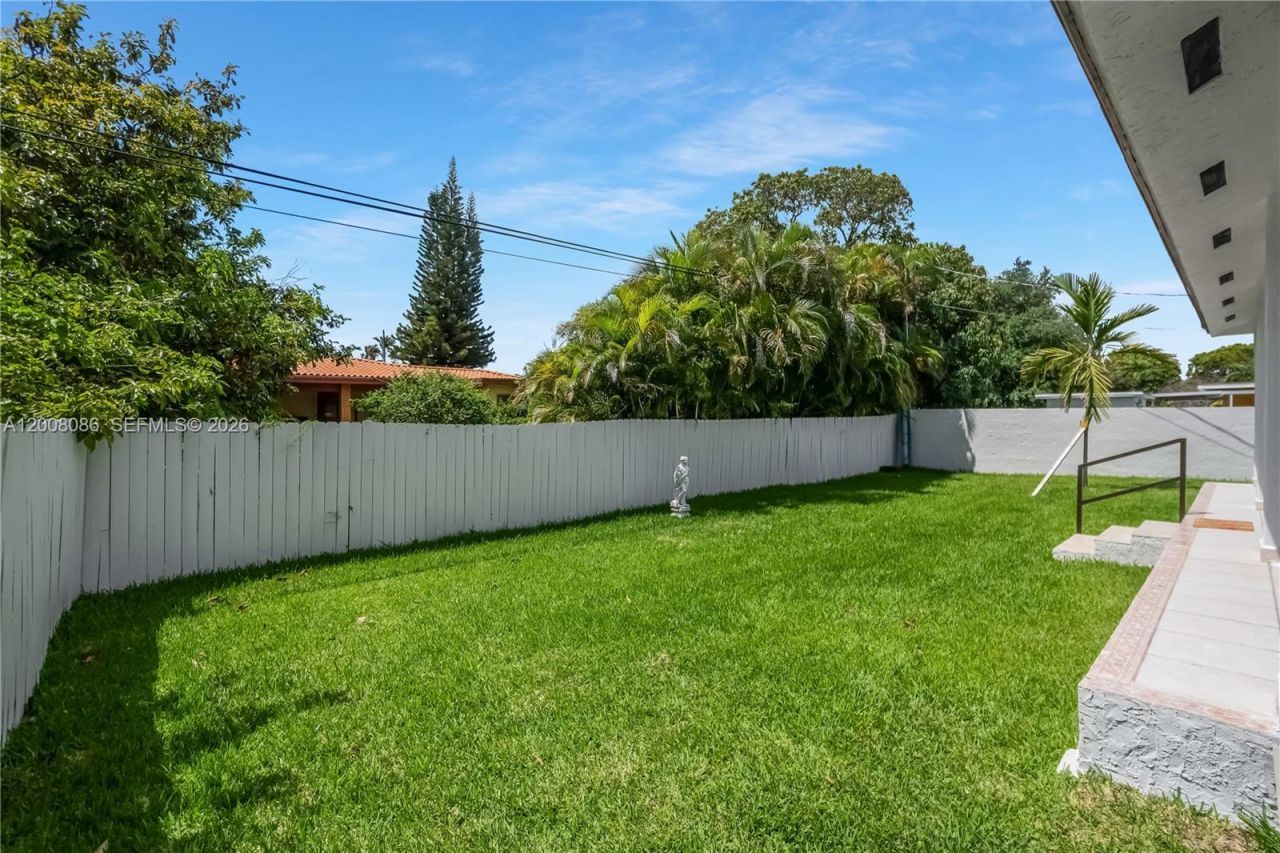 2850 NW 5th St , Miami, FL 33125 Photo