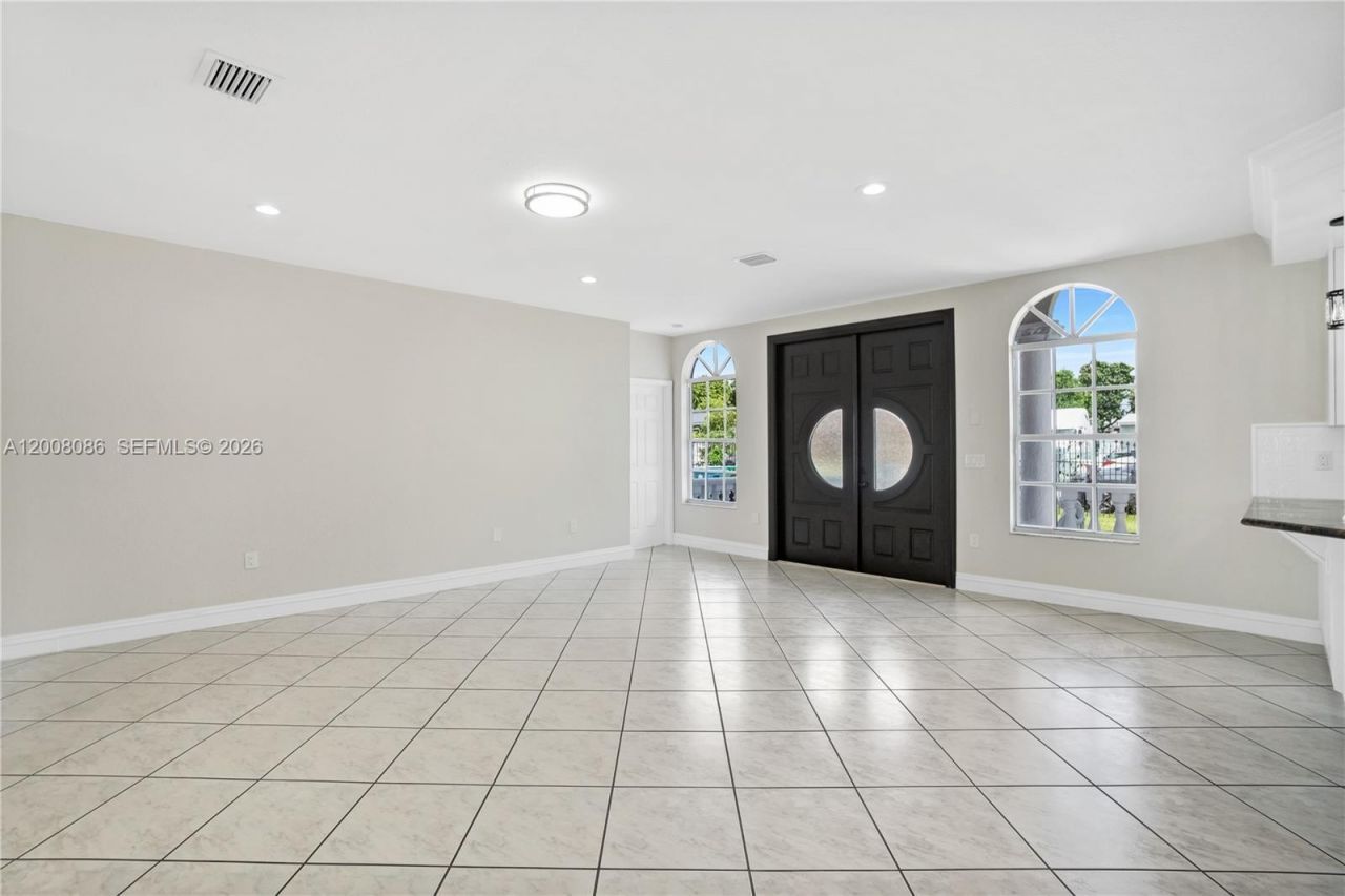 2850 NW 5th St, Miami, FL 33125 Photo