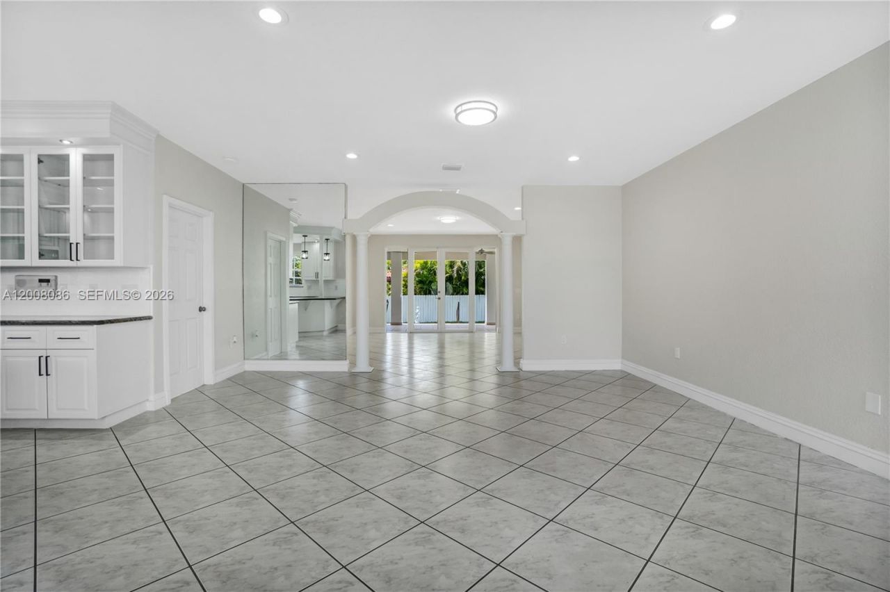 2850 NW 5th St, Miami, FL 33125 Photo