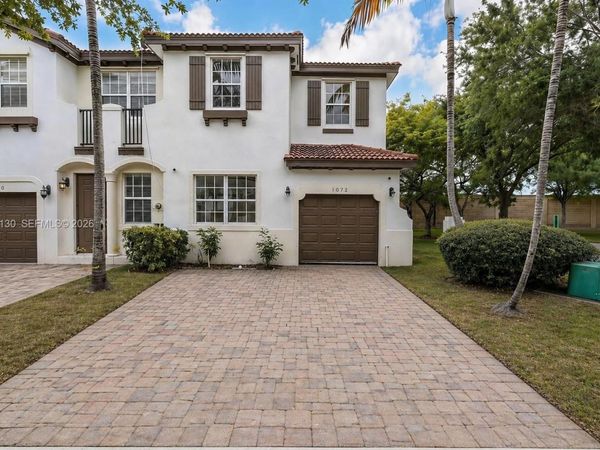 1072 NE 30th Ave , Homestead, FL 33033