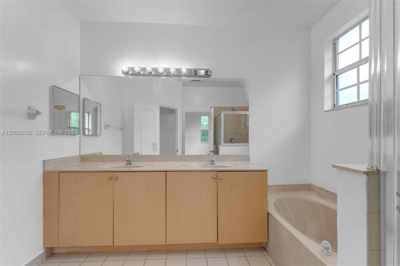 1072 NE 30th Ave, Homestead, FL 33033 Photo