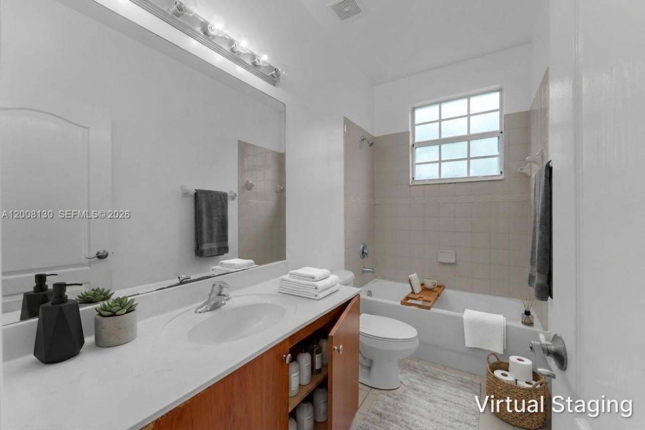 1072 NE 30th Ave, Homestead, FL 33033 Photo