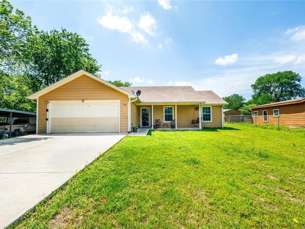 104 Richard Lane , Azle, TX 76020