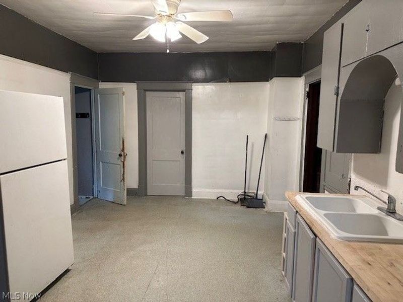 127 Oxford Street, Campbell, OH 44405 Photo 3