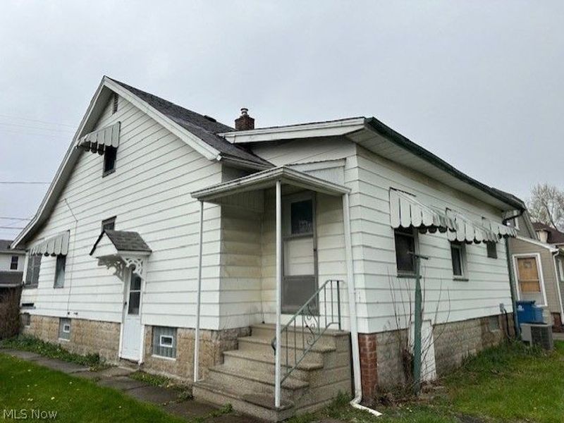 127 Oxford Street, Campbell, OH 44405 Photo 9