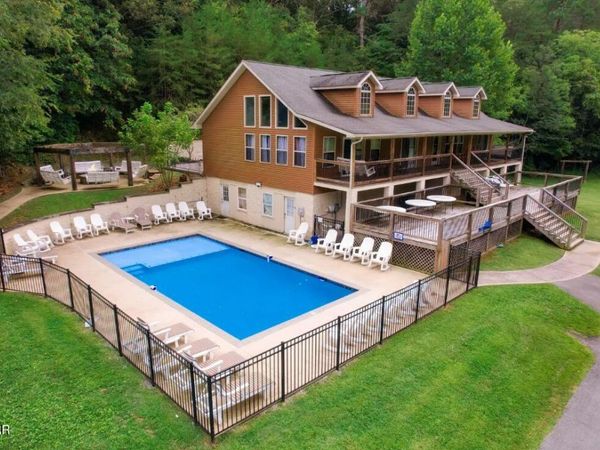 665 Gists Creek Road, Sevierville, TN 37876