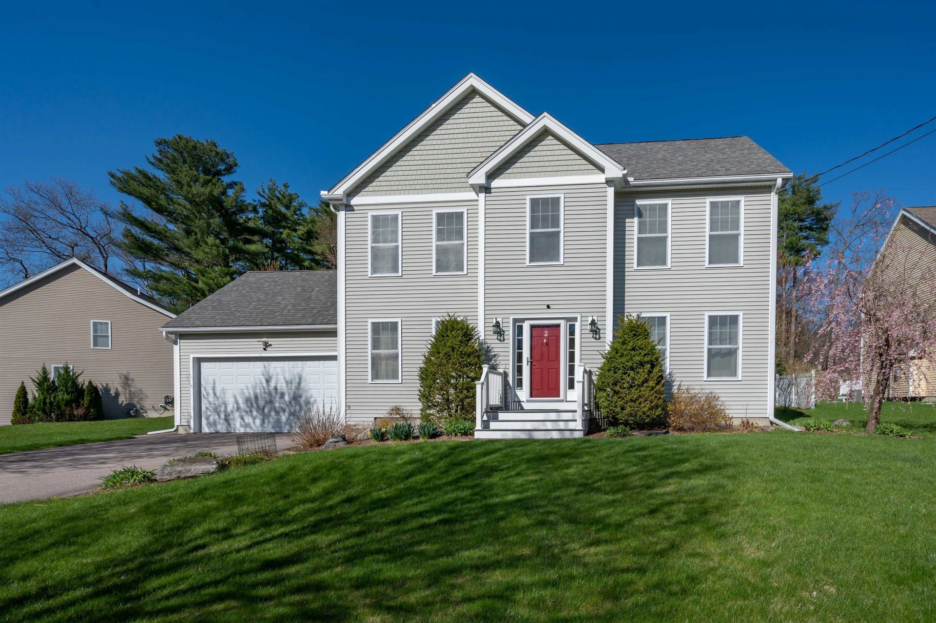 2 Jennifer Drive, Nashua, NH 03062 Main Photo