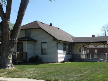 420 Maple Street , Friend, NE 68359