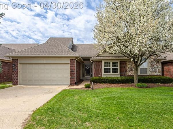 50077 Lexington Avenue E, Shelby Twp, MI 48317