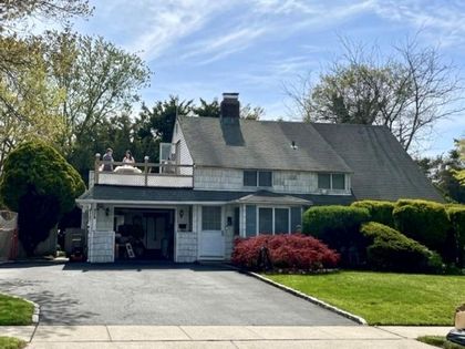 304 Acre Lane Hicksville, NY 11801