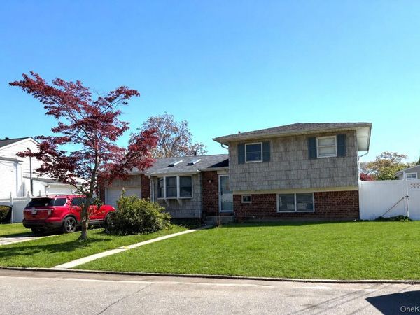 379 W 24th Street , Deer Park, NY 11729