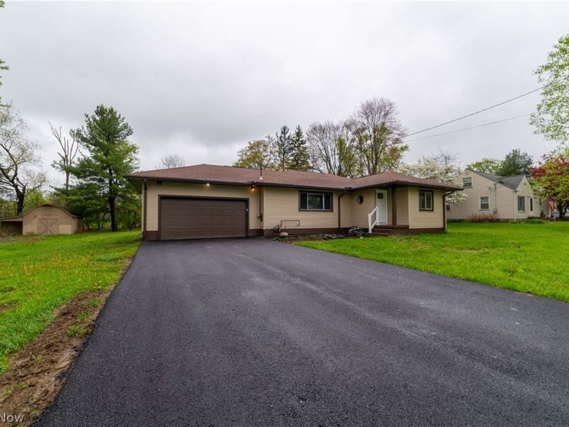 2407 Northview Drive, Cortland, OH 44410 Photo 1