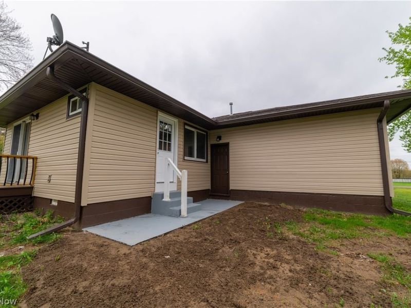 2407 Northview Drive, Cortland, OH 44410 Photo 2