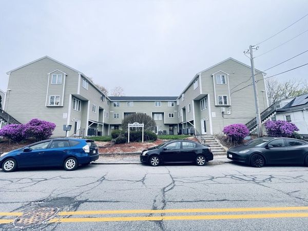 1036 Middlesex St, Unit 9, Lowell, MA 01851