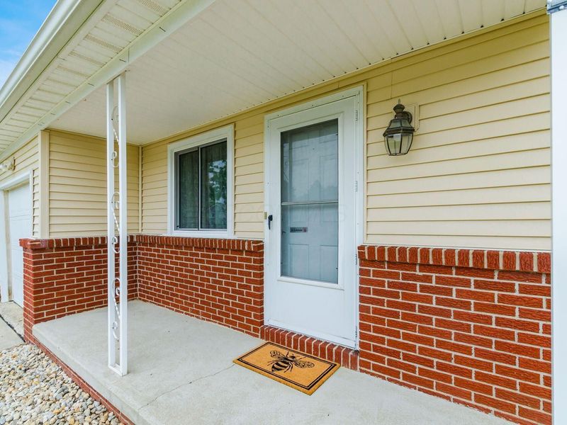 5912 Starcrest Drive, Galloway, OH 43119 Photo 2