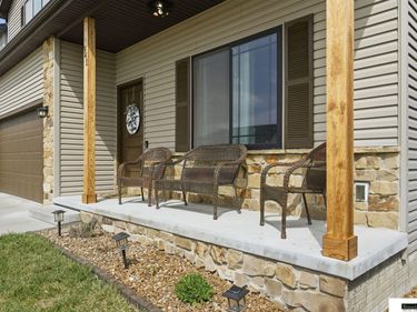 941 Scotts Creek Court, Hickman, NE 68372
