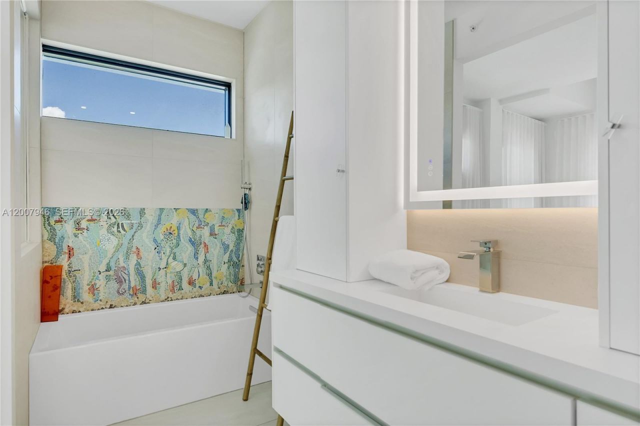 11 Century Ln, Miami Beach, FL 33139 Photo