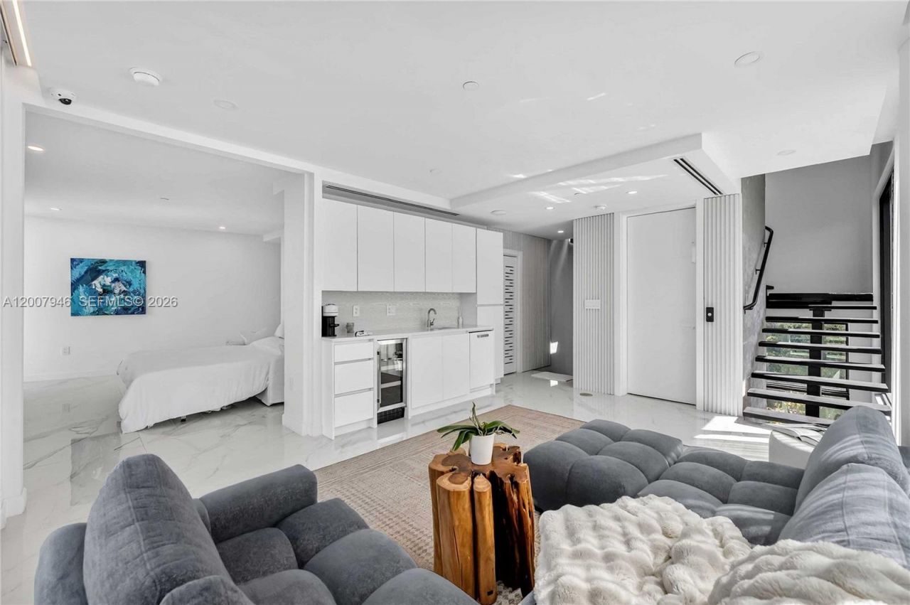 11 Century Ln, Miami Beach, FL 33139 Photo