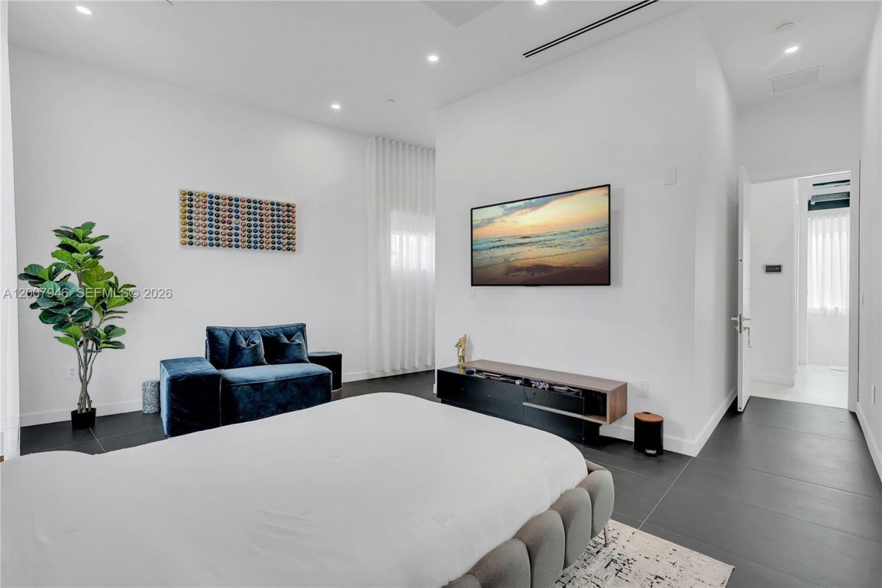 11 Century Ln, Miami Beach, FL 33139 Photo