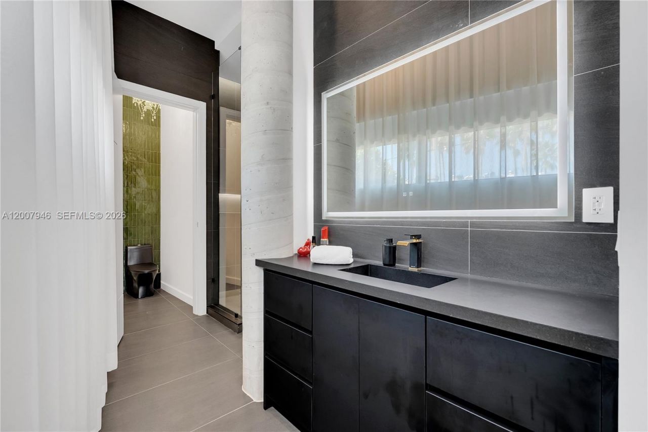 11 Century Ln, Miami Beach, FL 33139 Photo