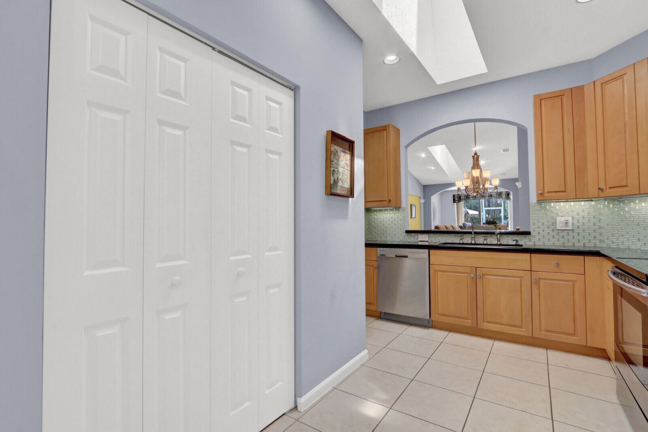9531 Crescent View Drive N, Boynton Beach, FL 33437 Photo