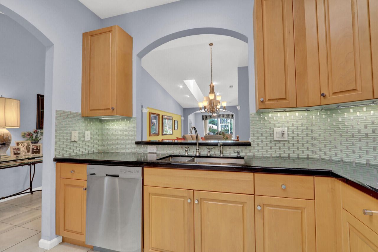 9531 Crescent View Drive N, Boynton Beach, FL 33437 Photo