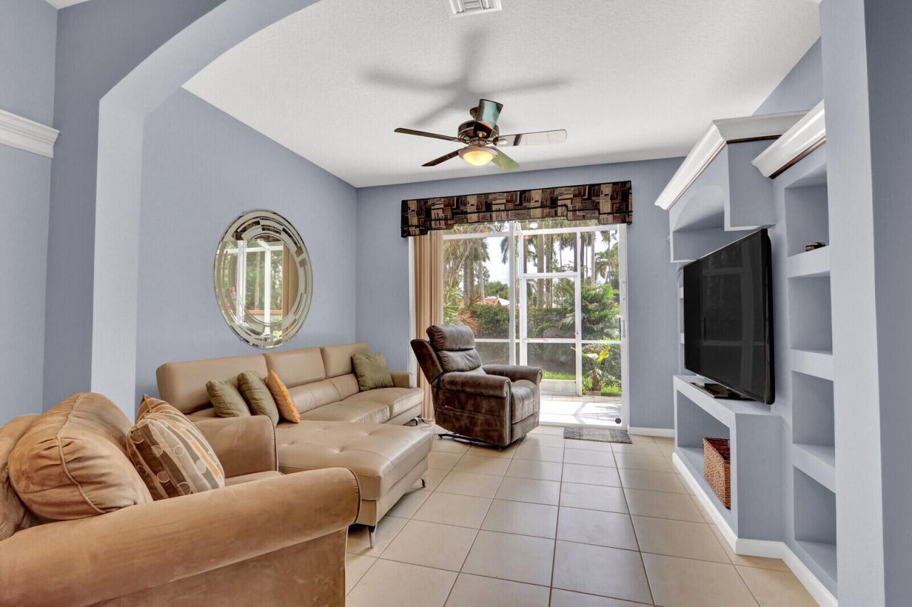 9531 Crescent View Drive N, Boynton Beach, FL 33437 Photo