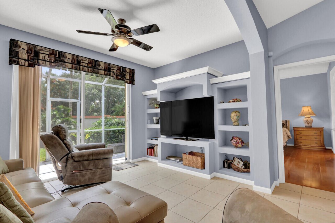 9531 Crescent View Drive N, Boynton Beach, FL 33437 Photo