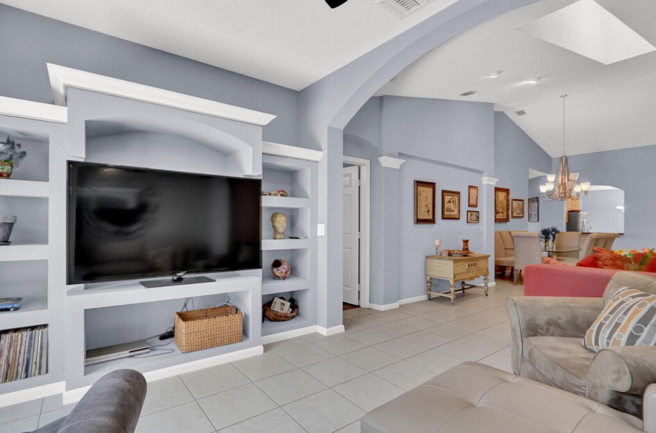 9531 Crescent View Drive N, Boynton Beach, FL 33437 Photo