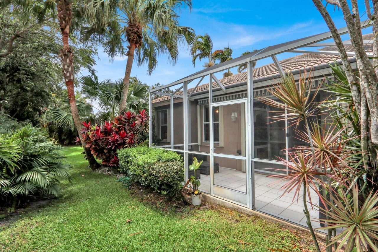 9531 Crescent View Drive N, Boynton Beach, FL 33437 Photo