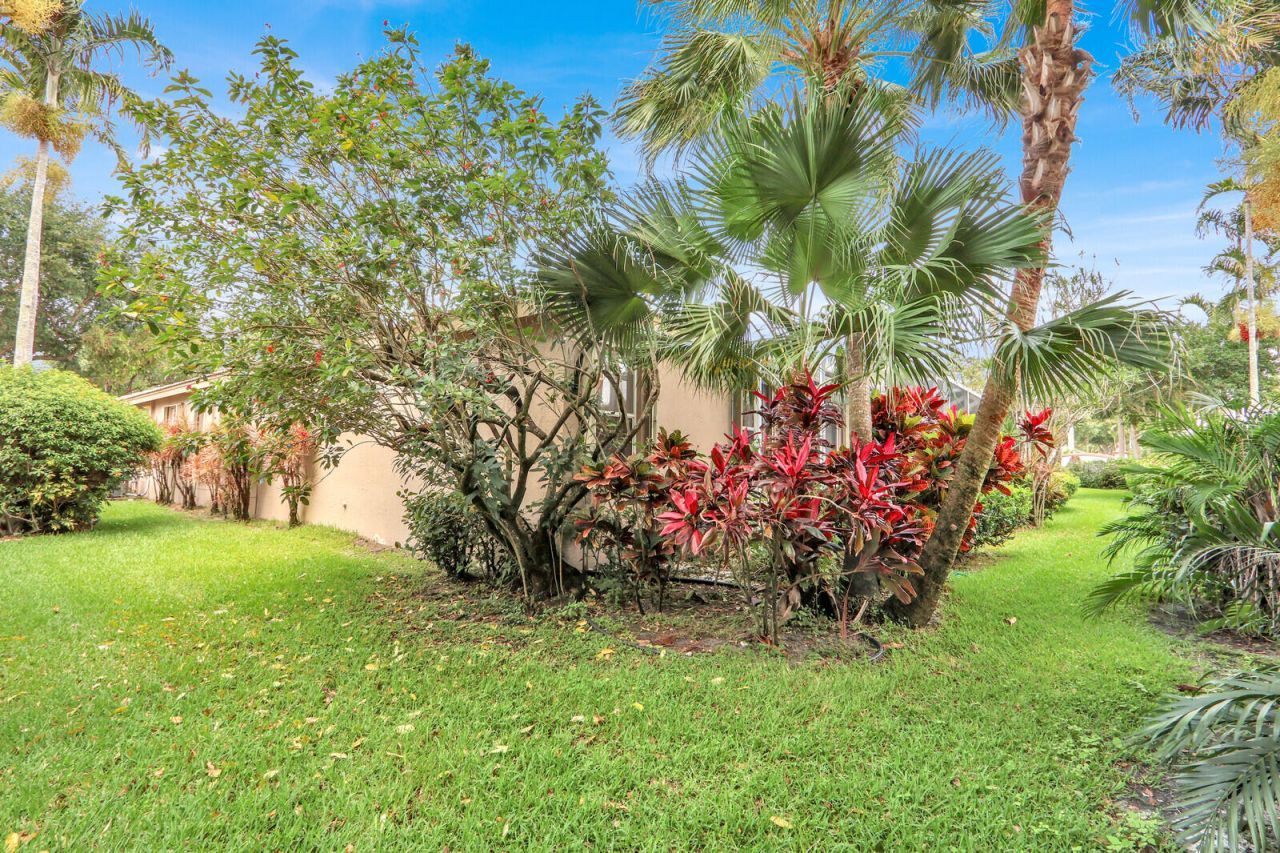 9531 Crescent View Drive N, Boynton Beach, FL 33437 Photo