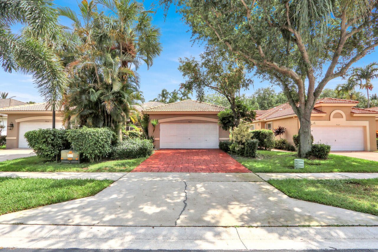 9531 Crescent View Drive N, Boynton Beach, FL 33437 Photo