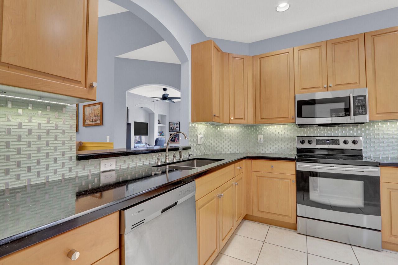 9531 Crescent View Drive N, Boynton Beach, FL 33437 Photo